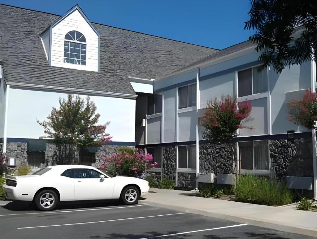 Quality Yosemite Airport Mini-hôtel 2*